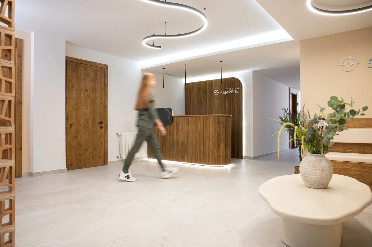 Recepción y bienvenida a pacientes en Clínica Sempere Alcoy